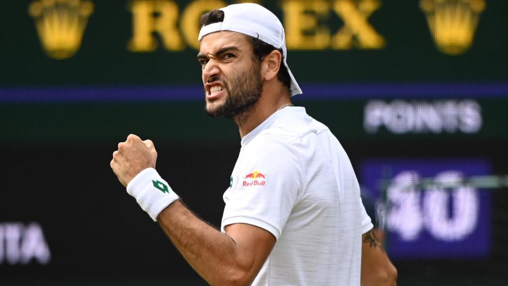 Berrettini celebra un punto ante Hurkacz en Wimbledon