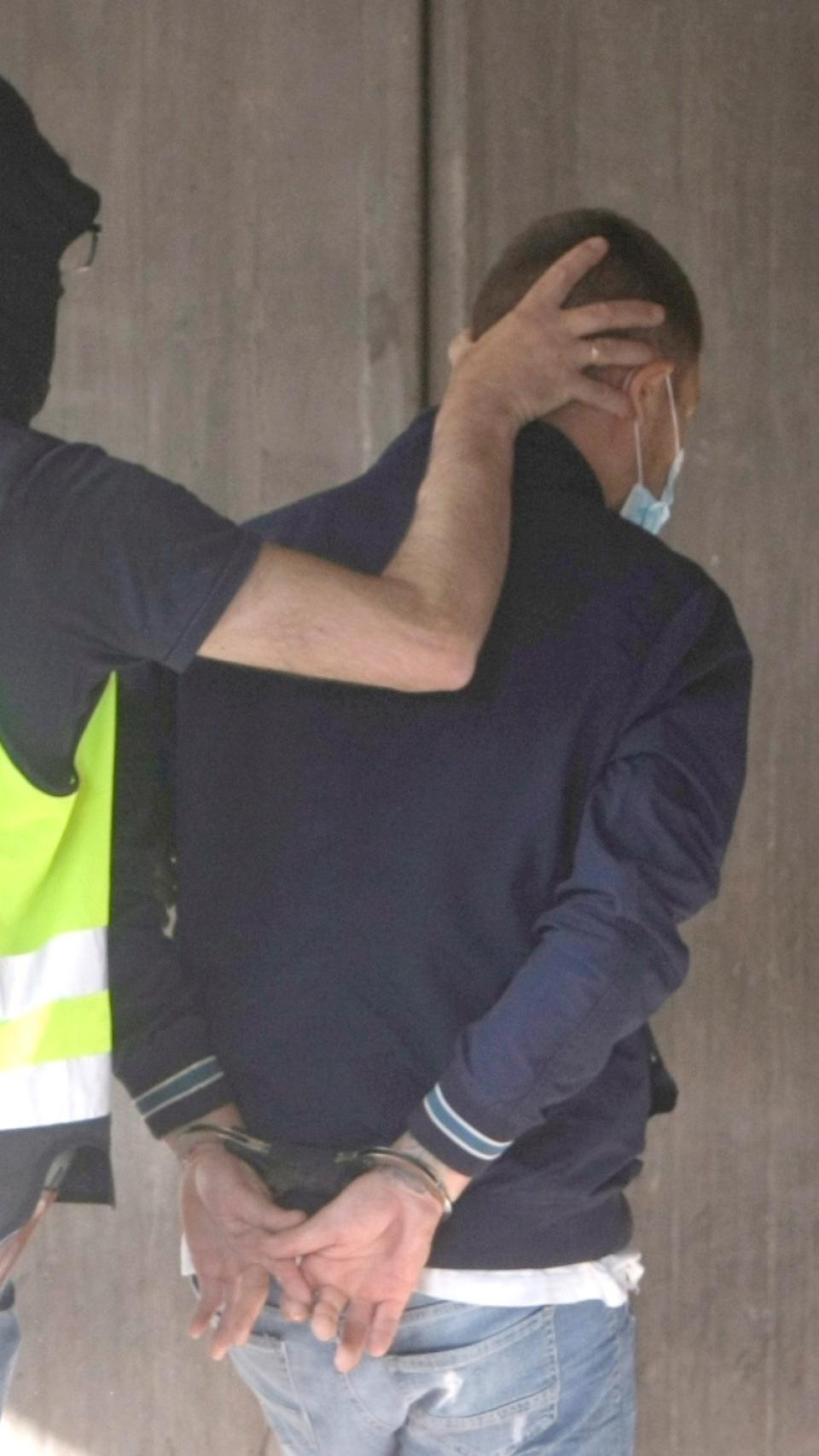 Uno de los detenidos por el crimen de Samuel, al pasar este viernes a disposición judicial.