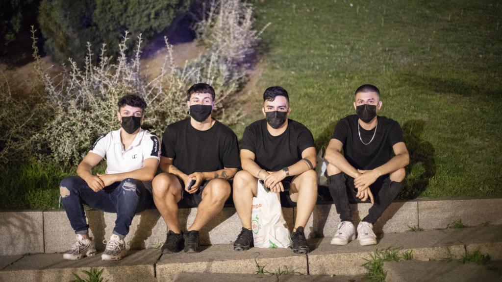 Rubén, Daniel y los dos Alejandros, en las escaleras que llevan al Templo de Debod.