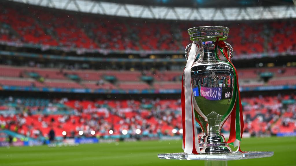 El trofeo de la Eurocopa en Wembley