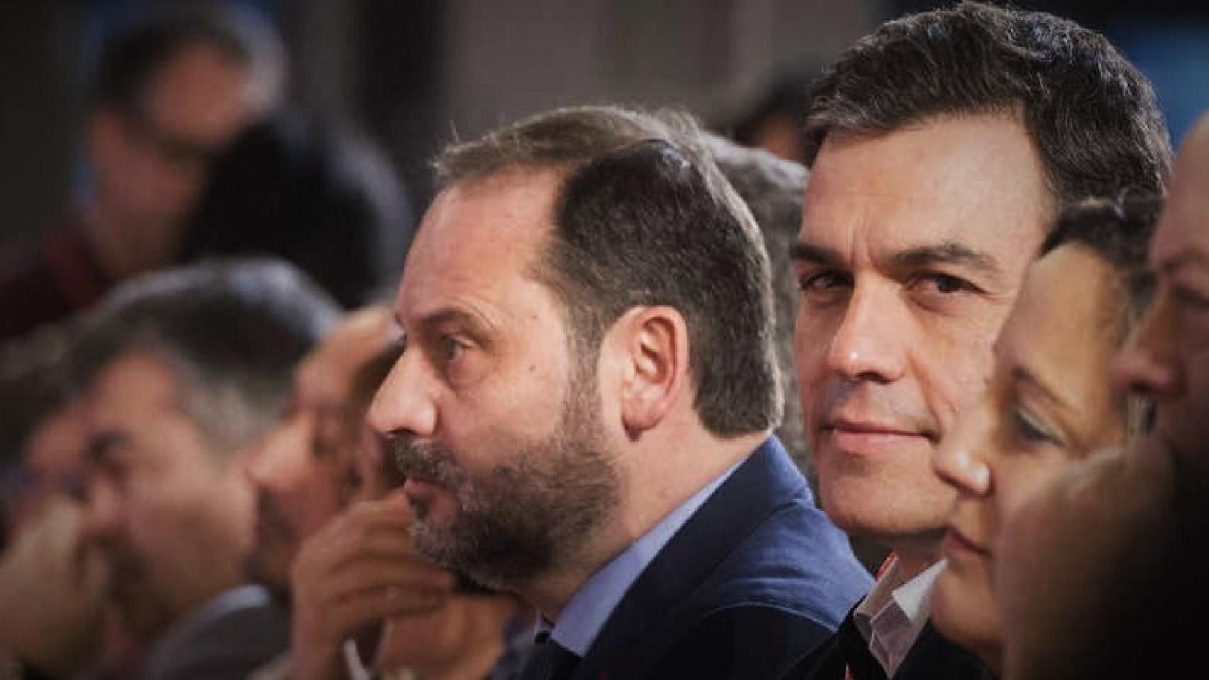 Pedro Sánchez, junto al ex ministro de Transportes y ya ex secretario de Organización del PSOE, José Luis Ábalos.
