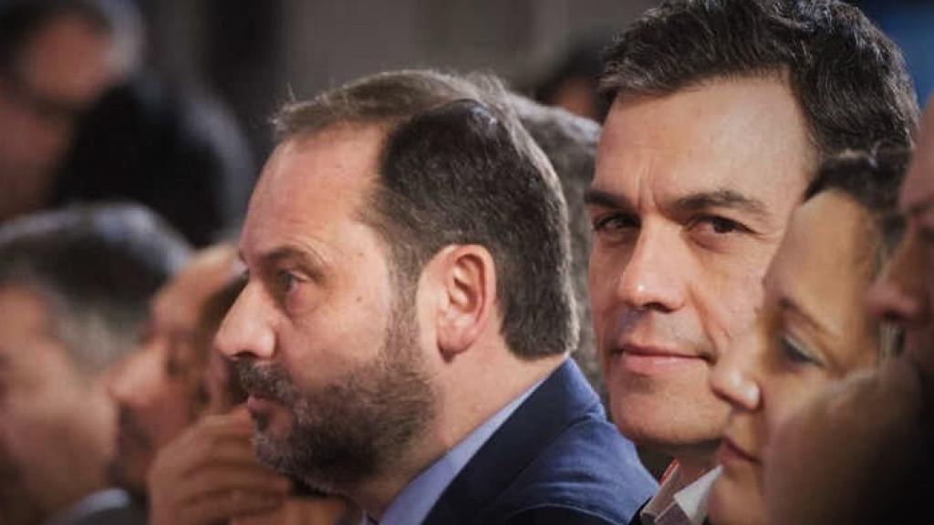 Pedro Sánchez, junto al ex ministro de Transportes y ya ex secretario de Organización del PSOE, José Luis Ábalos.