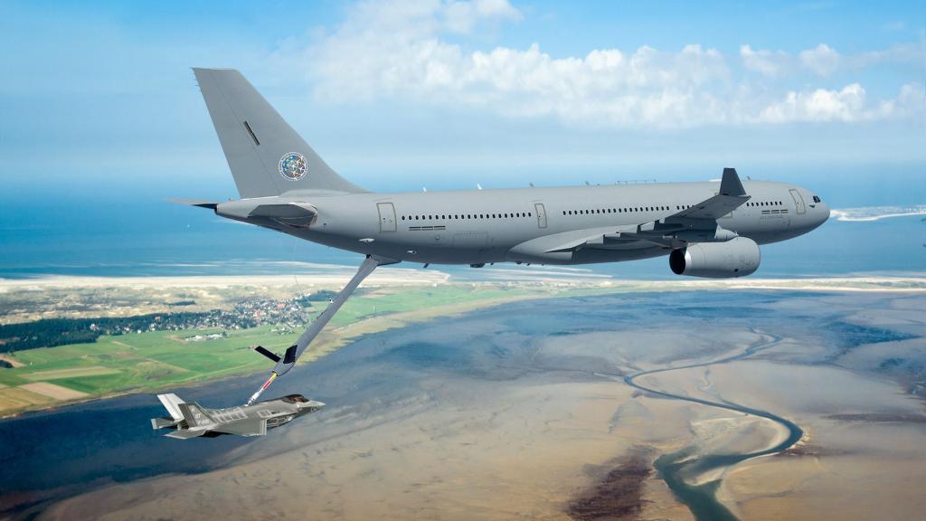 Airbus A330 MRTT repostando a un F-35
