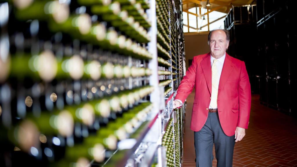 Pablo Álvarez en el interior de la bodega Vega Sicilia.