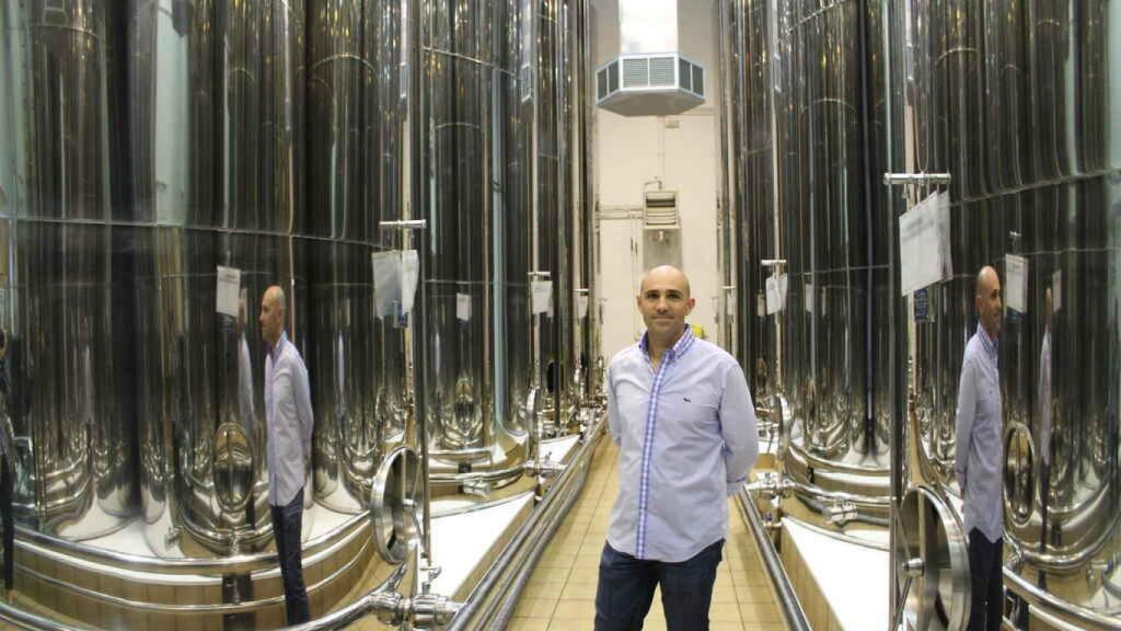 En las bodegas llegan a almacenar hasta 700 toneladas de aceite.