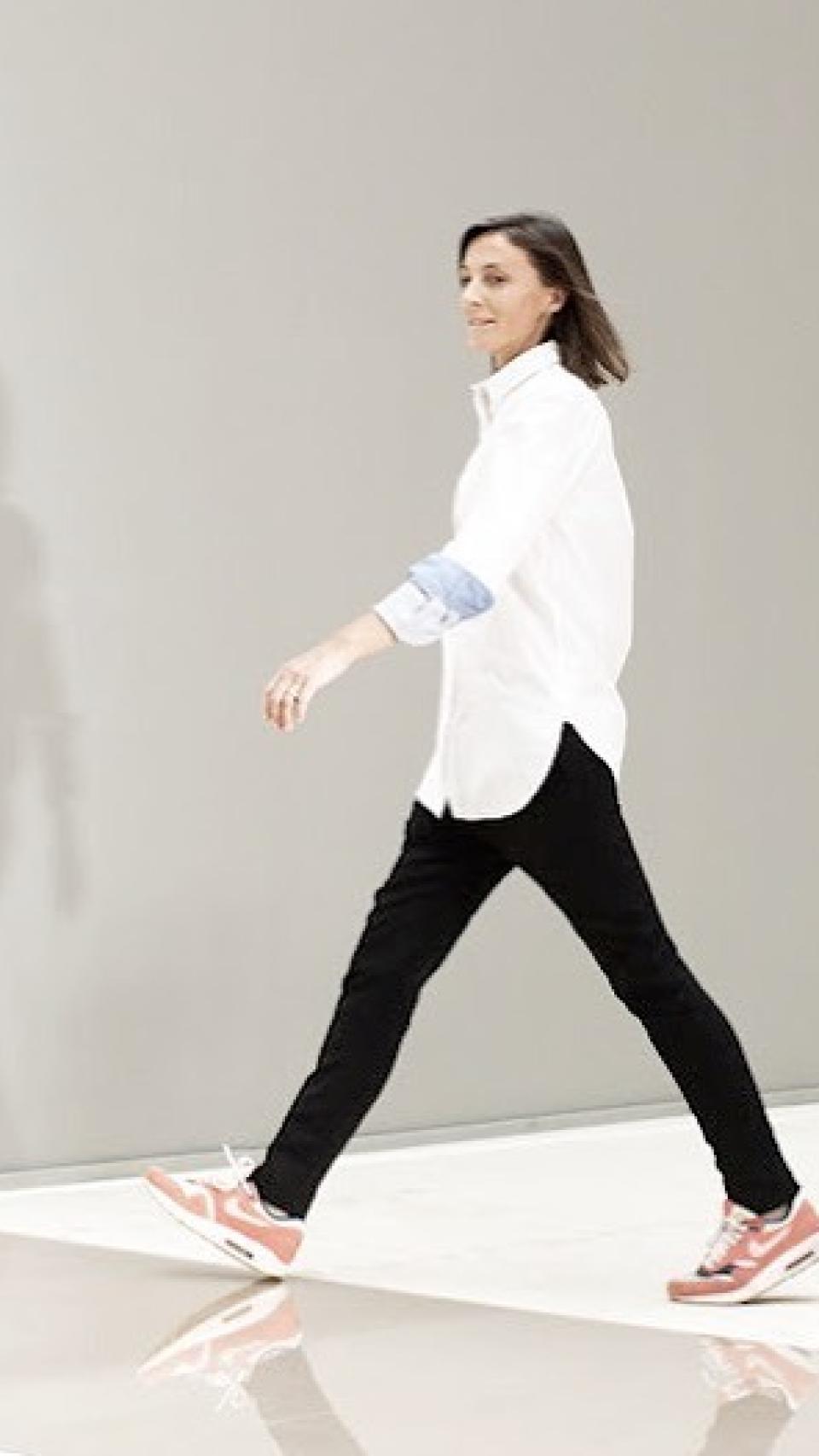 La diseñadora, al cierre de un desfile.