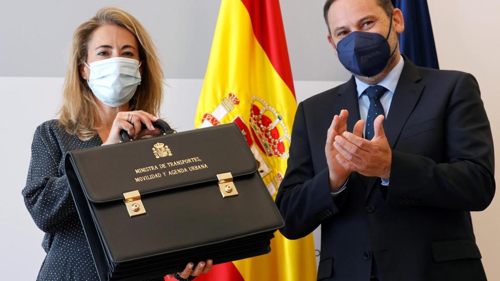 Raquel Sánchez, ministra de Transportes, Movilidad y Agenda Urbana, recibe la cartera de su antecesor, José Luis Ábalos.