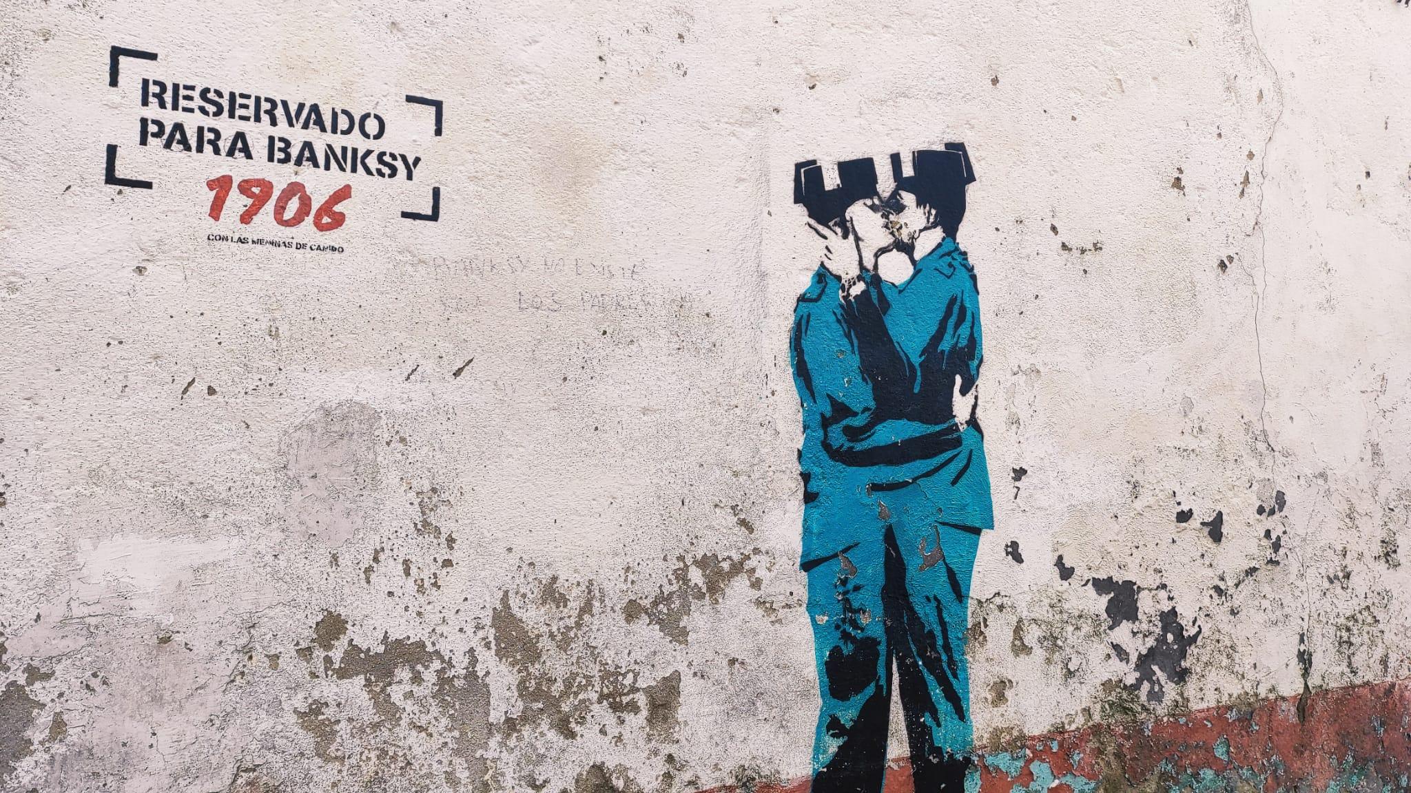 Misterioso mural en las paredes de Canido. Foto: Quincemil.