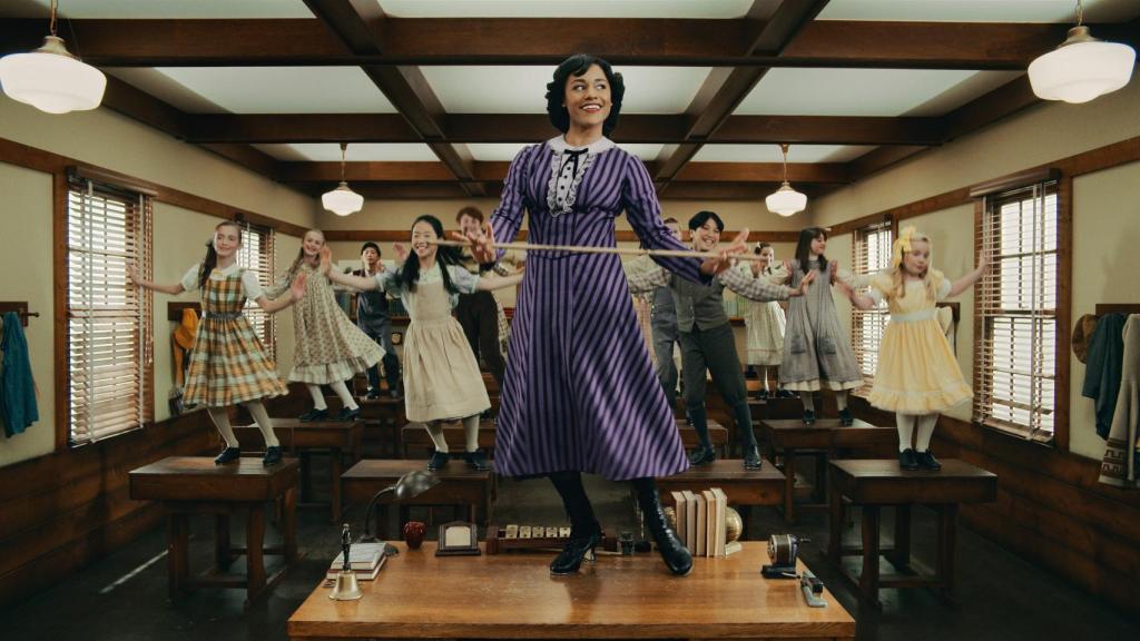 Ariana DeBose tiene su propio número musical en 'Schmigadoon!'.