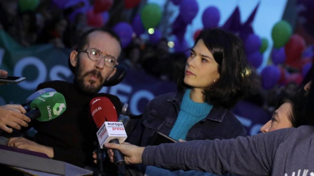 Echenique junto a Isa Serra.