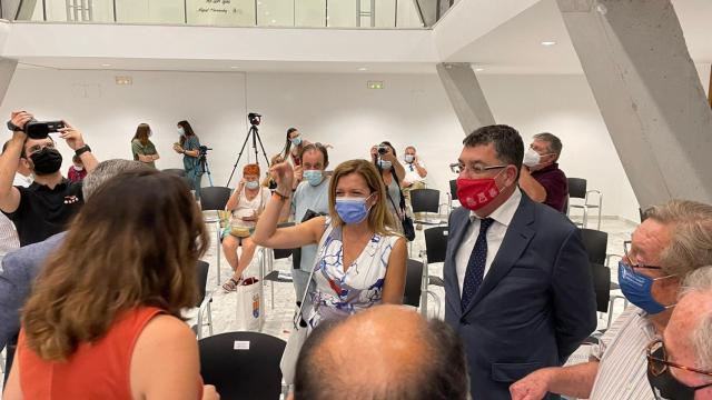 Enric Morera, en Crevillent, presentando las conclusiones de un informe sobre otra comarca.