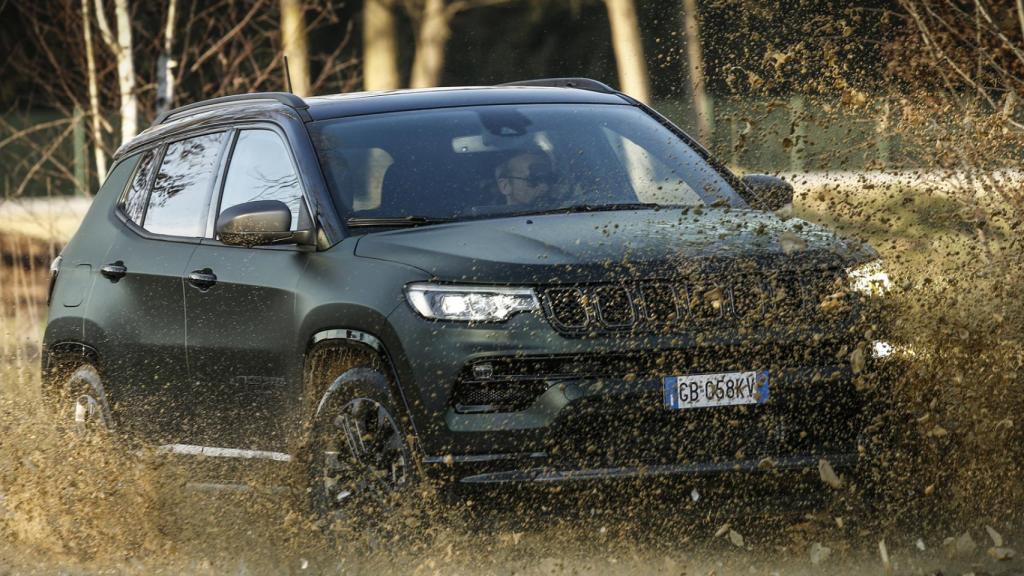 El Jeep Compass 4xe combina los mejor de un SUV con la eficiencia de conducir en eléctrico.
