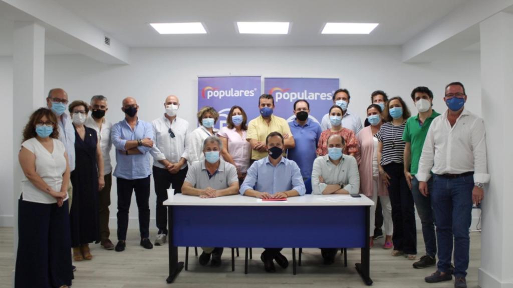 Foto de familia de la nueva dirección del PP de Toledo que encabeza Carlos Velázquez