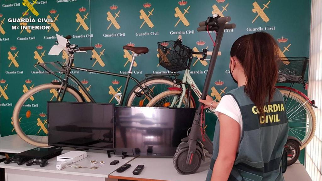 En el registro de la Guardia Civil a una vivienda se han encontrado objetos robados.