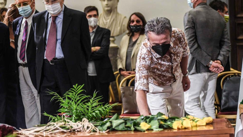 La multitudinaria despedida de Carrà.