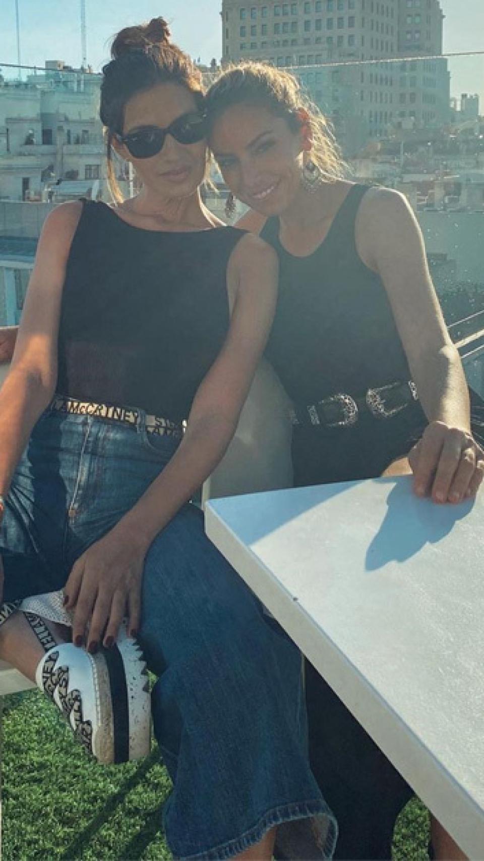 Vicky Marcos junto a Sara Carbonero.