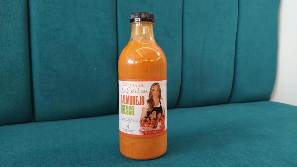 La botella de litro del salmorejo 'Sabores de La Esteban'.
