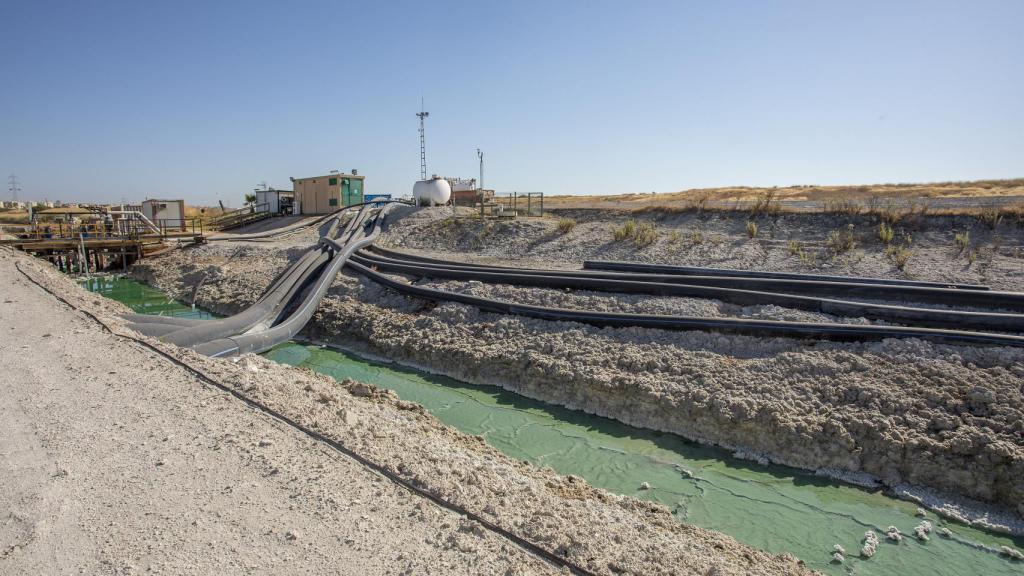 Instalación que mide el agua recogida por los tubos de recogida perimetrales.