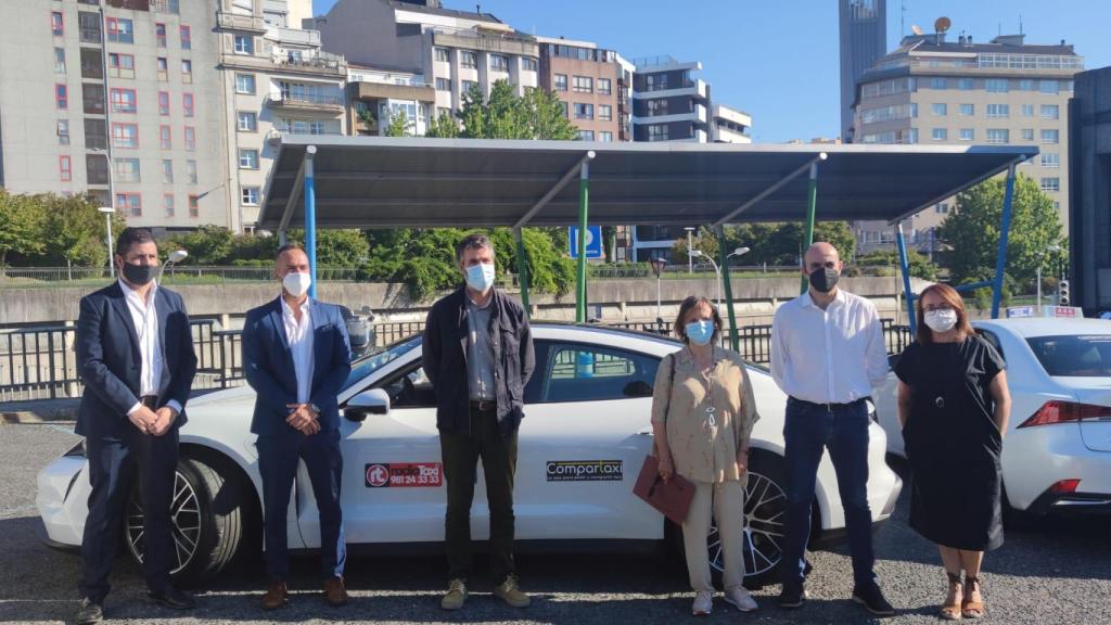 El concejal de Urbanismo, Vivienda, Infraestructuras y Movilidad, Juan Manuel Díaz Villoslada; la concejala de Medioambiente y Sostenibilidad, María Esther Fontán Prado; la directora de Infraestructuras y Movilidad, Elvira Quintairos.