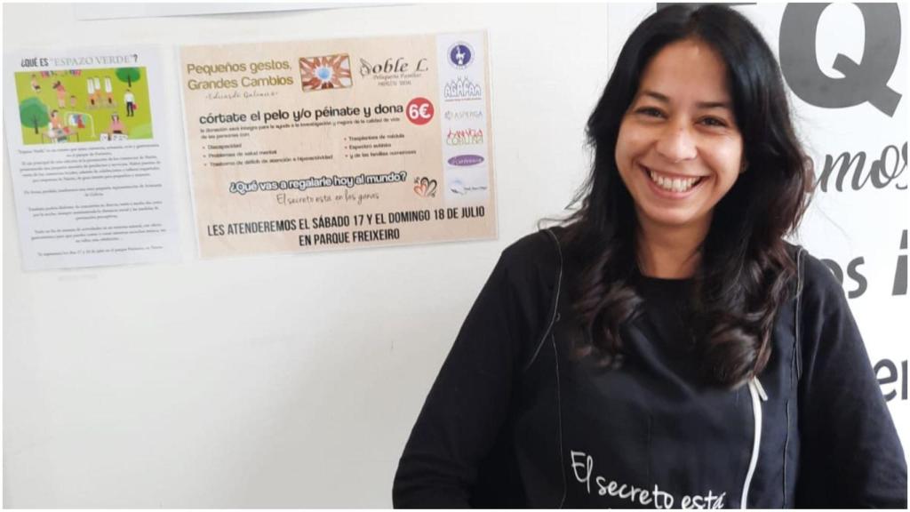 Llané, al frente de la peluquería Doble L.