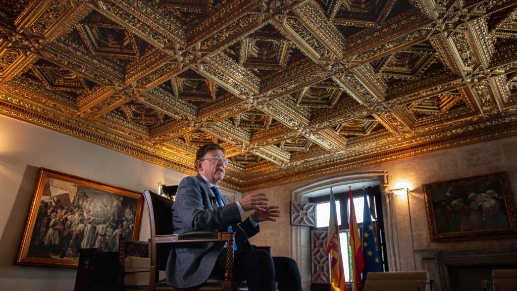 Ximo Puig, en el Salón Dorado del Palau de la Generalitat Valenciana.