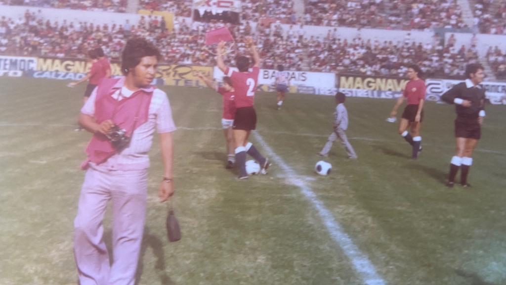 Los jugadores del Hércules saludan a los aficionados en Monterrey.
