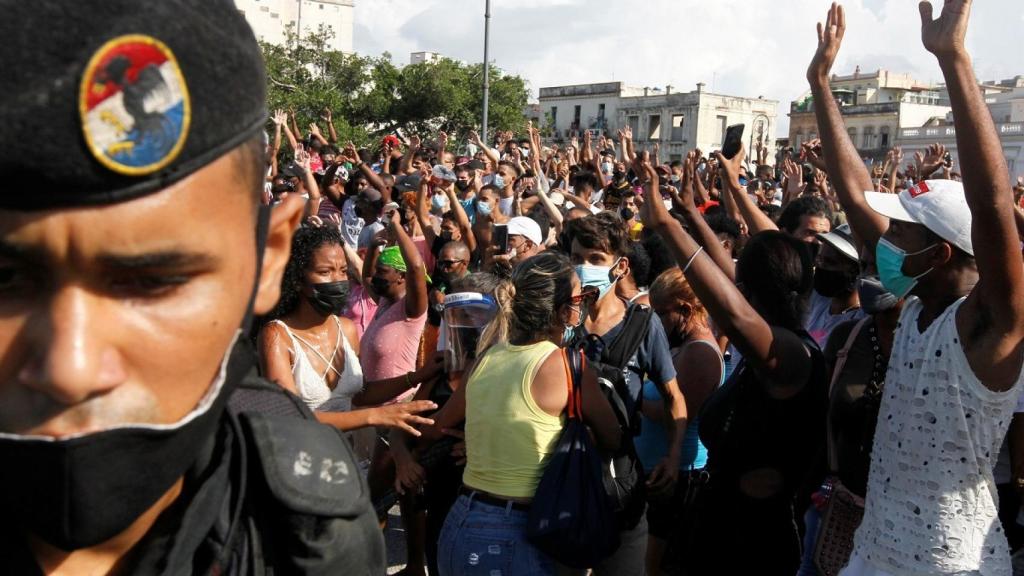 Miles de manifestantes en Cuba en julio de 2021.