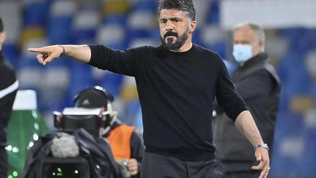 Gattuso dando indicaciones en un partido con el Nápoles