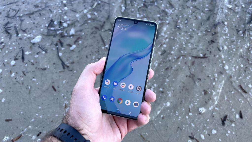 El vivo V21 5G tiene una pantalla AMOLED de 6,44 pulgadas.