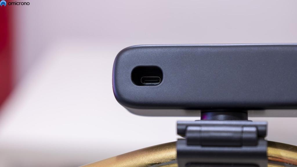 Usa conexión USB-C, pero integrada en el cuerpo.