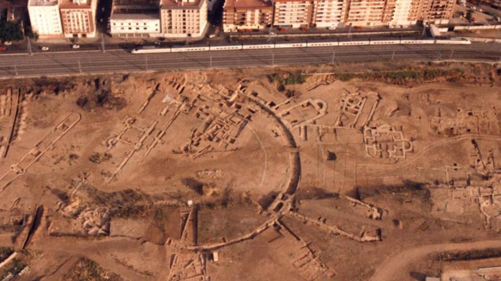 El AVE pasando junto a la zona palatina (mayo de 1992)