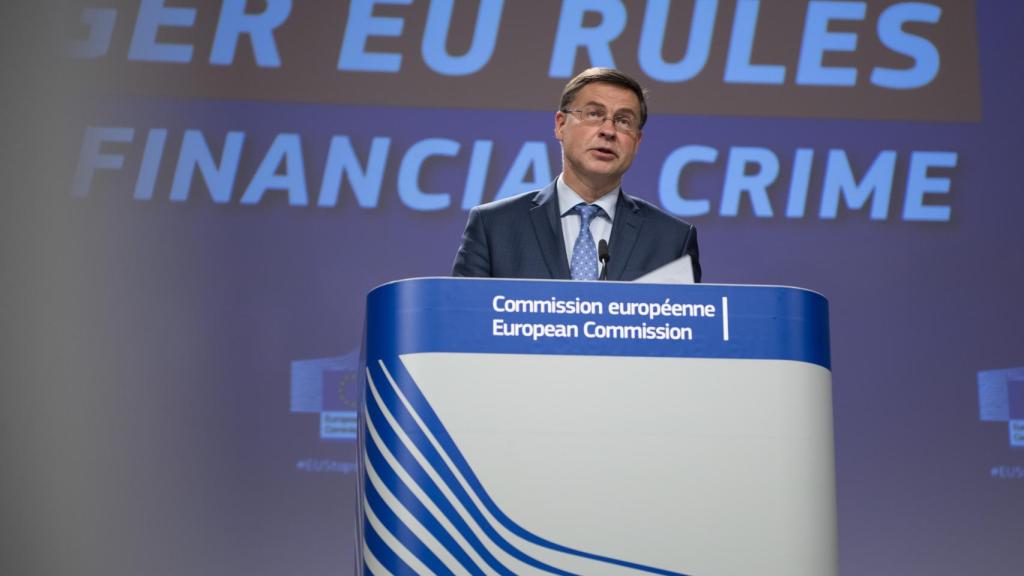 El vicepresidente económico de la Comisión, Valdis Dombrovskis, durante la rueda de prensa de este martes