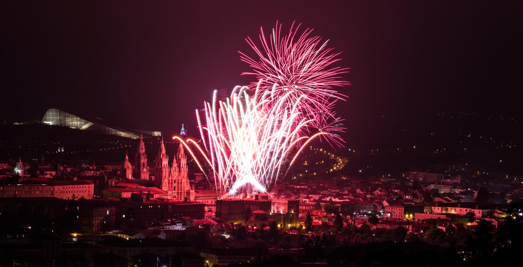 Fuegos artificiales de las fiestas del Apostol en 2018. Foto: Shutterstock
