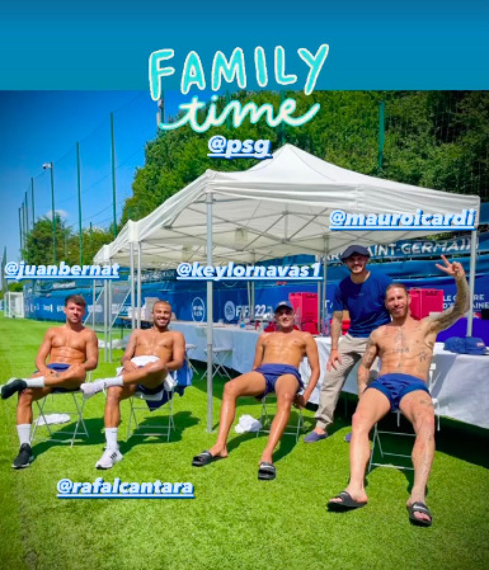 Sergio Ramos junto a sus compañeros en el PSG