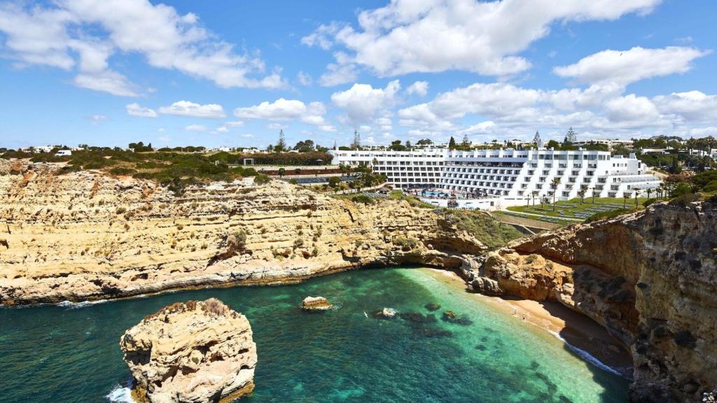 Azora Tivoli Carboeiro