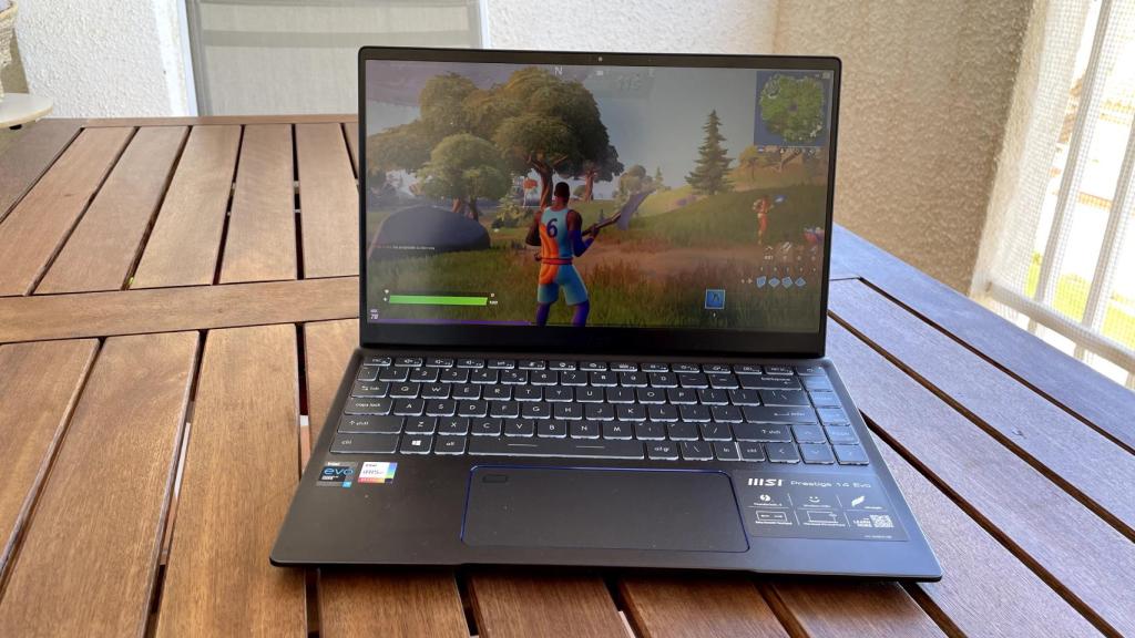 El MSI Prestige 14 EVO ejecutando Fortnite.