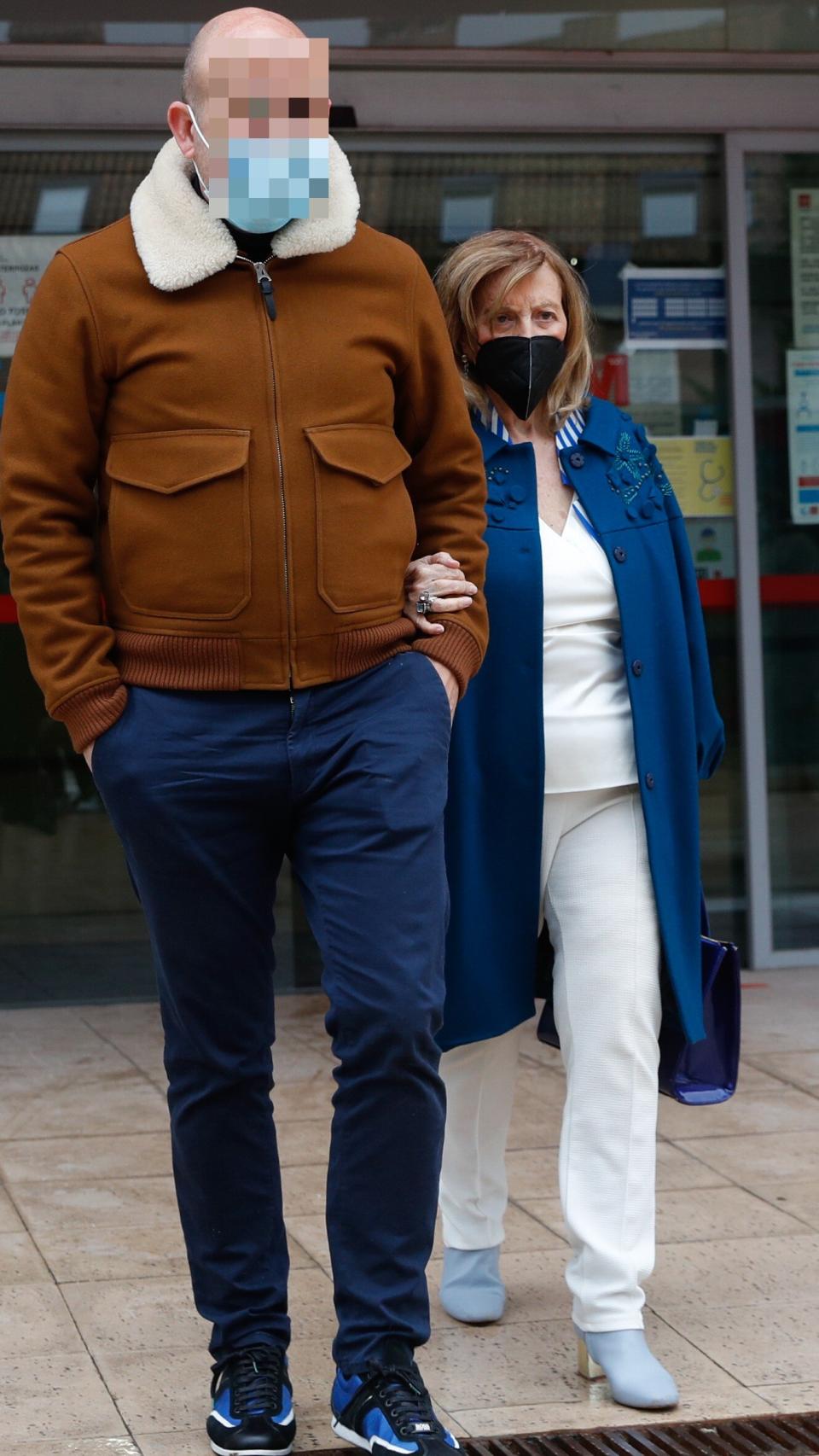 Teresa Campos junto a Gustavo tras vacunarse de una de las dosis contra la Covid.