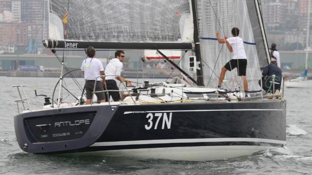 La flota de la regata gallega Mar de Maeloc Xacobeo 2021/22, a 30 millas de Gijón