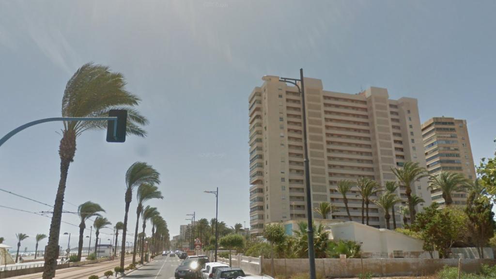 El doble edificio Tobago marca la separación entre ambos municipios después de que se retirase un cartel indicativo.