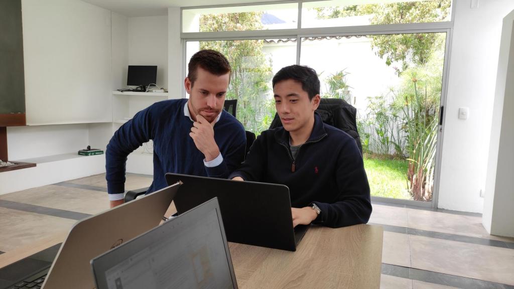 Lluís Cañadell y Men Hei Lou, cofundadores de la startup Treinta.