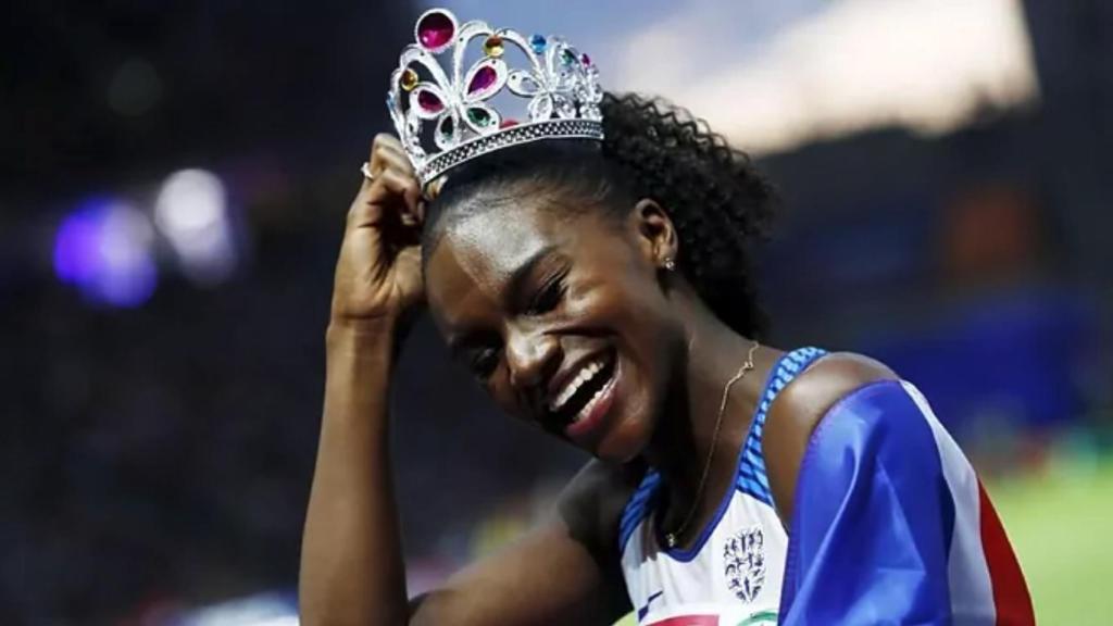Asher-Smith celebra una victoria