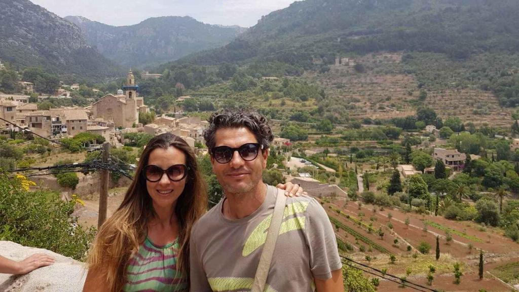 Isidro y su pareja María, antes de que sucedieran los hechos que le han arruinado la vida.