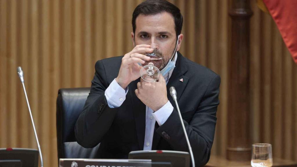 Beneficio seguro, entradas 4 veces más caras y riesgo cero: el truco de la reventa que Garzón quiere tumbar