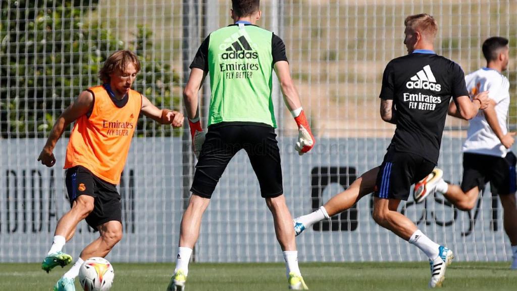 Modric entrenándose con el Real Madrid