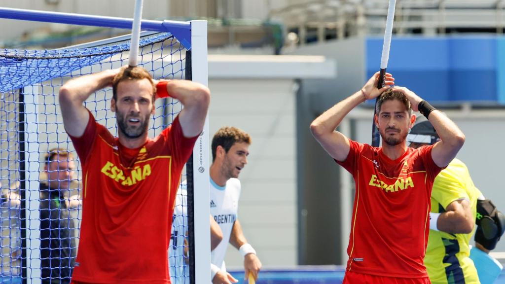 Los jugadores de España de hockey se lamentan tras empatar con Argentina