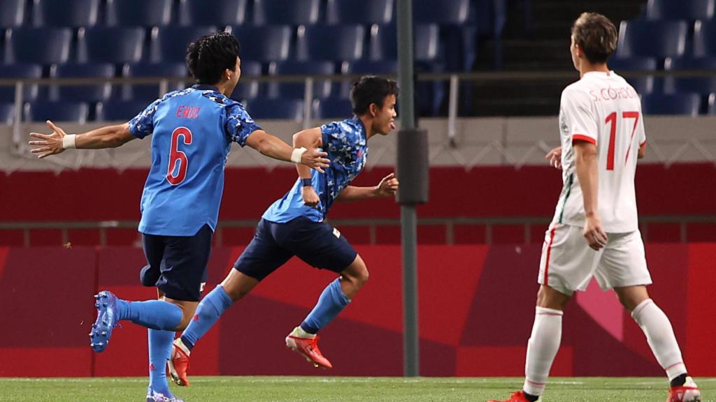 Kubo celebra su gol contra México