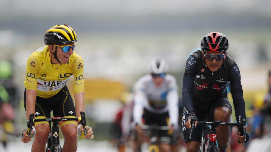 Richard Carapaz junto a Tadej Pogacar en el Tour de Francia 2021