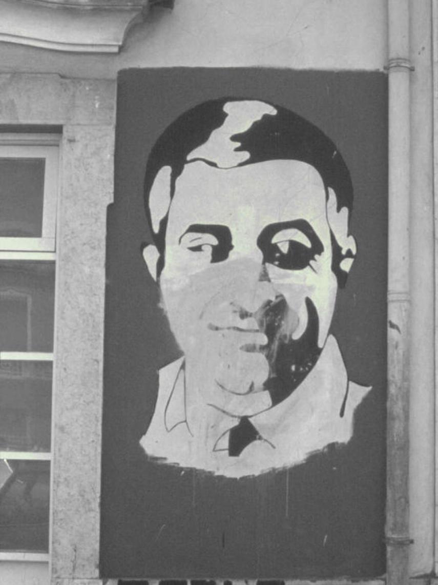 Arte urbano representando a Otelo Saraiva de Carvalho.