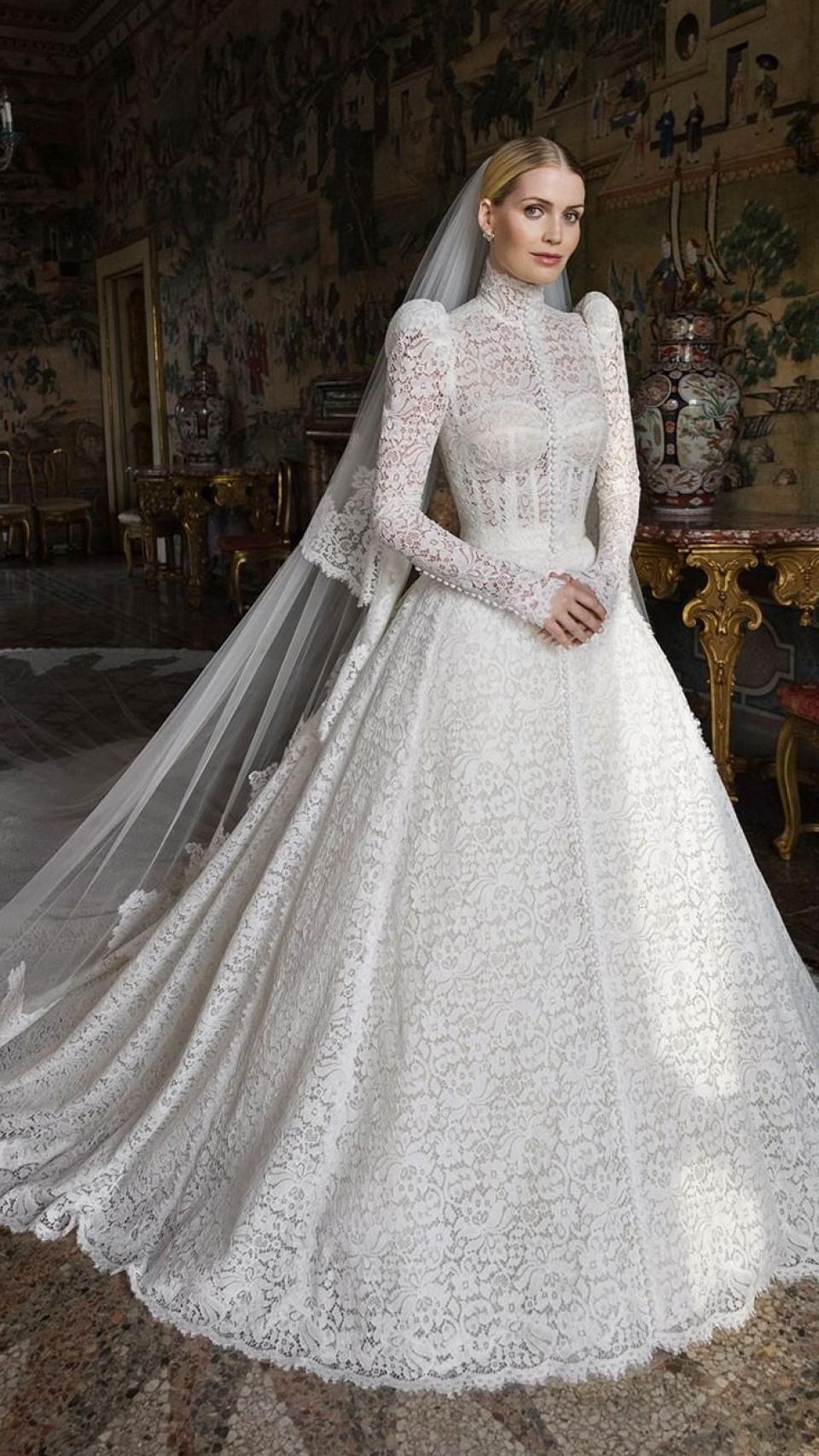 El diseño está inspirado en el que llevó su madre en la boda con Charles Spencer.