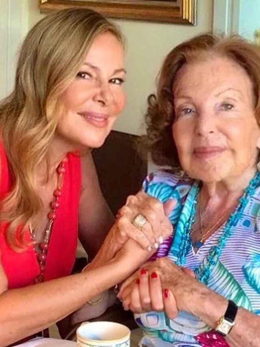 Ana Obregón junto su madre.